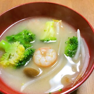 海老とブロッコリーの中華風味噌スープ